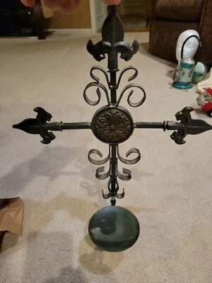  GRAN Cruz de Metal con Candelabro, Montaje en Pared Pátina Antigua 20" x 14" Foto 1 de 4