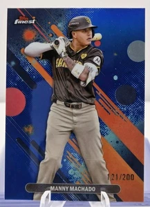 2025 Topps Finest - Common Manny Machado #2 Blue Refractor /200 - Picture 1 of 2