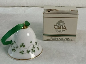 Trébol enrejado de porcelana de hueso fino irlandés Royal Tara mini adorno de árbol de campana-2" - Imagen 1 de 7