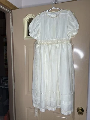 Vestido crema bautizo vintage para niñas con detalles de cinta y mangas abullonadas talla 12 Foto 1 de 4