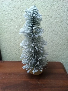 Vintage 9" beflockte Flaschenbürste Baum mit Holzsockel Weihnachtsdekoration - Bild 1 von 6