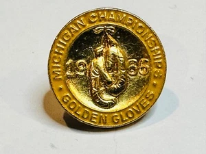 De colección 1966 Michigan Championship Guante de Oro Torneo de Boxeo Solapa Pin Stud - Imagen 1 de 3