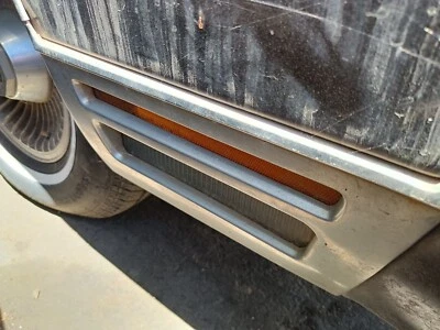 79 LINCOLN CONTINENTAL OEM FENDER MARKER TURN SIGNAL LIGHT ASSY W/BEZEL RIGHT - Image 1 of 4