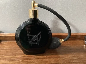 Botella de perfume vintage de vidrio negro con atomizador, hecha en Francia - Imagen 1 de 3