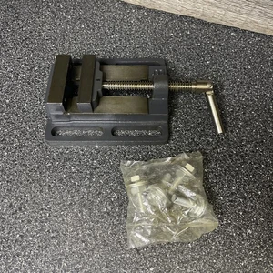 Tornillo de prensa de taladro de maquinista de alta resistencia de apertura 31/4" de mandíbula de 3" de colección sin marca - Imagen 1 de 4