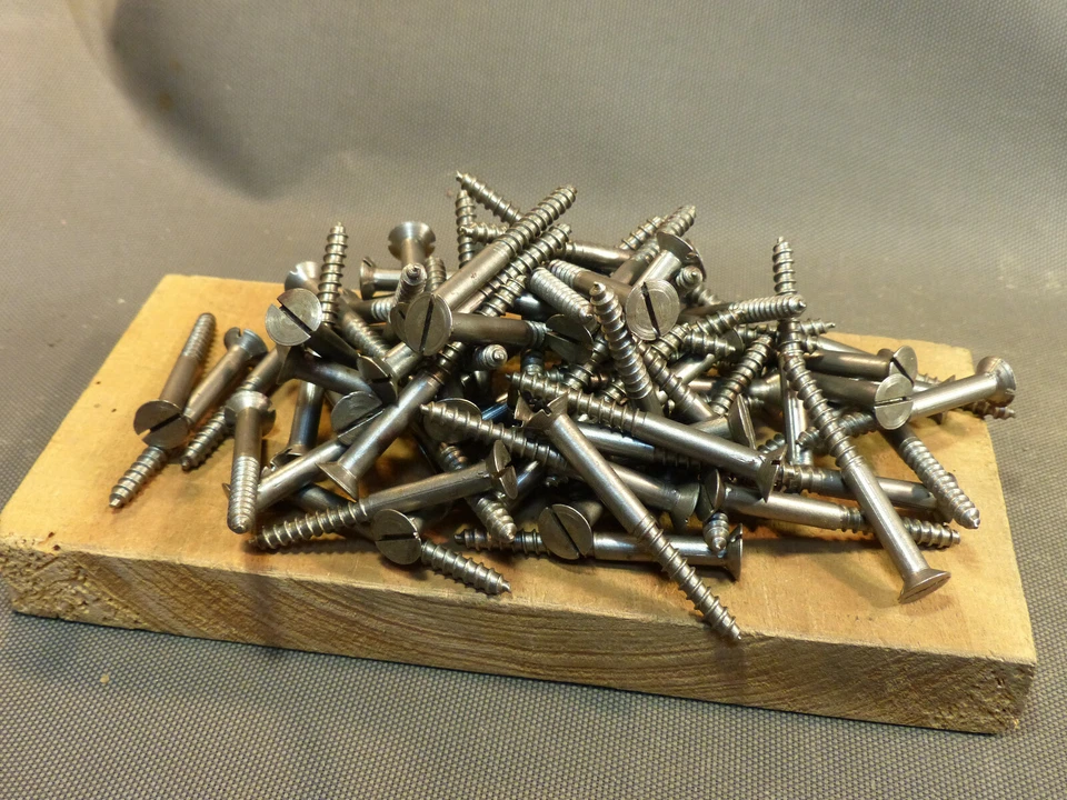 Lot de vis à bois tete fraisée ancien stock quincaillerie 6.5x70  78 pièces - Photo 1/4