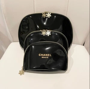 Juego de 3 bolsas de maquillaje Chanel - Imagen 1 de 9