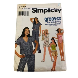De colección Simplicity Patrón de Costura 9777 Juniors Ropa de Salón Prendas para el torso Bragas Pantalones Cortos - Imagen 1 de 2