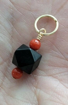 Auténtico Colgante Azabache 6mm y Coral Rojo Relleno de Oro Foto 1 de 3