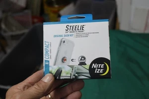 Nite Ize Steelie 360° Magnetic Mount Original Dash Kit - Photo 1 sur 2