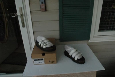 🌸 Sandalias para mujer Dr Martens Blaire de cuero blanco con 3 correas talla 8 EE. UU. NUEVAS EN CAJA Foto 1 de 4