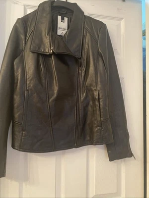 CHAQUETA DE CUERO PARA MUJER SOIA & KYO, TALLA M/M, FRONTAL ASIMÉTRICA CON CREMALLERA, Foto 1 de 4