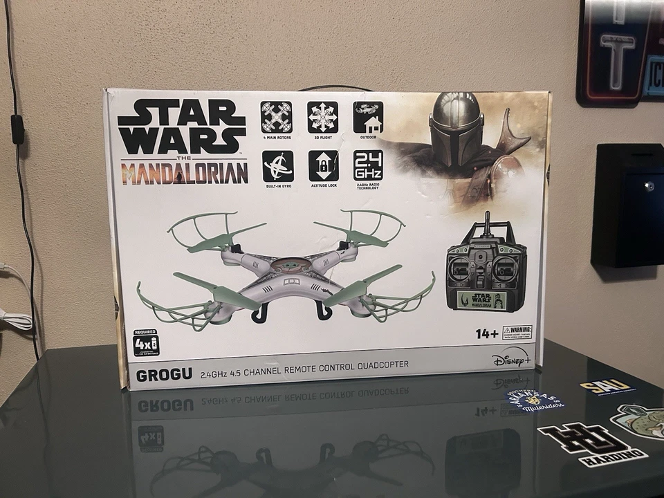 Quadricóptero de controle remoto Star Wars The Mandalorian The Child/The Baby - Imagem 1 de 4