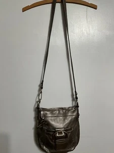 B. Makowsky Crossbody Westbourne Pebbled Leather Convertible Bag Pewter/Silver - Imagen 1 de 9