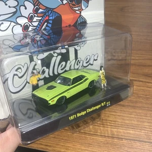 2025 M2 Machines 1971 Dodge Challenger R/T R13 Diorama CHASE 1/750 - Picture 1 of 8