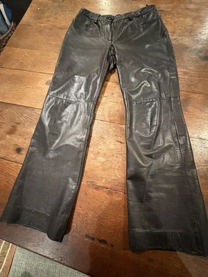 Calça feminina Ann Taylor de couro preta etiqueta azul 8 ótimo estado vintage - Imagem 1 de 4