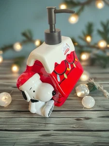 Peanuts Snoopy Christmas Soap Dispenser Ceramic Decorated Dog House w/ Pump NEW - Picture 1 of 9