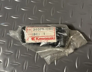 1983-2006 Kawasaki ZX ZL VN EN RR Footpeg Step Rubber NOS 34028-1060 - Picture 1 of 1