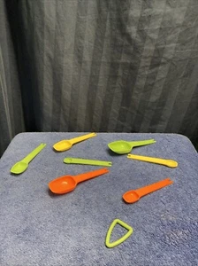 TUPPERWARE 7 PIECE COLORFUL NESTING MEASURING SPOONS WITH RING      A4 - Picture 1 of 11