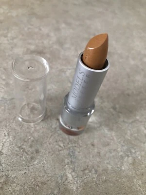 Lápiz labial Models Prefer AquaVit Cocoa Berry .16 oz 4.5 g NUEVO Foto 1 de 2