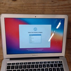 Apple MacBook Air 13,3 pulgadas, 4 GB de RAM - 128 GB SSD - 1,4 GHz Intel i5 Dual Core - Imagen 1 de 6
