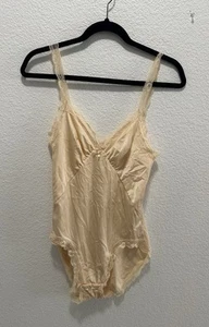 Vintage Warner’s Lingerie 34 Bust Light Yellow Snap Crotch - Picture 1 of 8