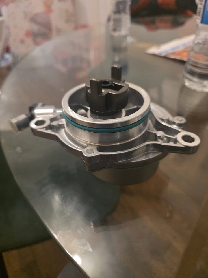 11667791232 BMW Brake Vacuum Pump 1 3 5 6 7 Series X3 E83 X5 E70 X6 E71 E72 - Image 1 of 4