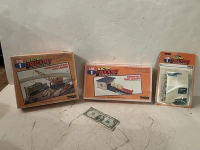 3 Juguetes Eléctricos para Camiones Tyco US1 De Colección CAJA Grúa Tubo y Cargador de Cajas Letrero SELLO Foto 1 de 4