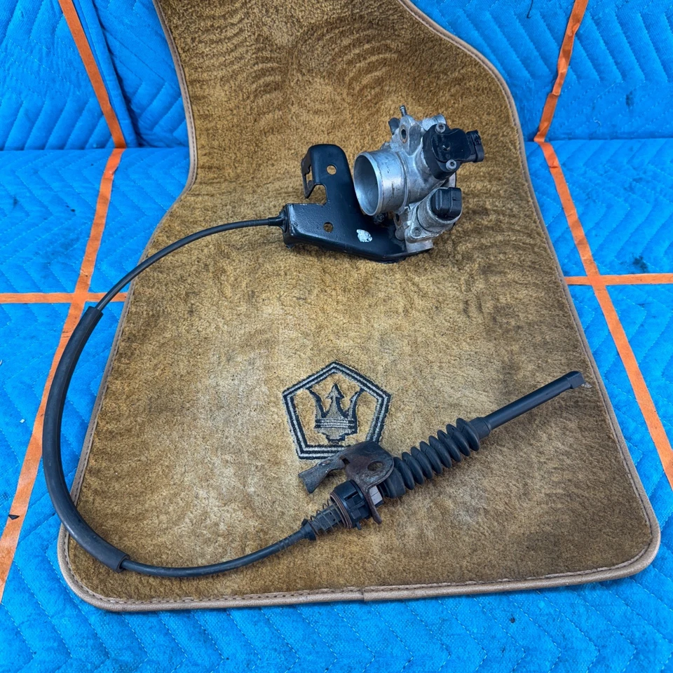 CHRYSLER TC MASERATI 1989-1991 cuerpo del acelerador con cable 4307897 0218 OEM Foto 1 de 4