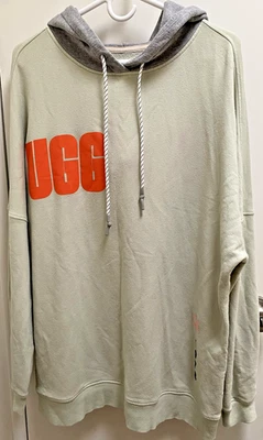 Sudadera con capucha grande gris verde claro UGG para mujer con logotipo naranja UGG Foto 1 de 4