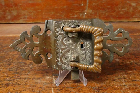 Vintage Antique Brass Ornate Design Door Latch With Keyhole - Victorian? Cover