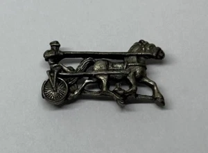 Sulky Horse Drawn Wheel Cart With Driver Racing Race Pewter Lapel Pin (P29) - Picture 1 of 4