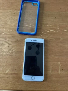 Smartphone Apple iPhone 8 - 64 Go - argent en bon etat debloqué avec chargeur - Photo 1 sur 4