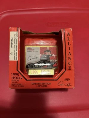Coche réplica fundido a presión Dennis Setzer 1995 edición Premier escala 1:64 Foto 1 de 3