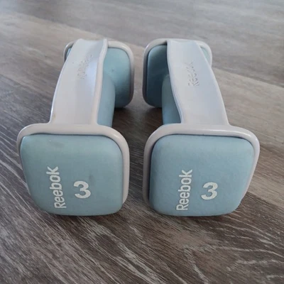 Lote de 2 pesas de neopreno Reebok 3 libras azul claro (6 libras en total) Foto 1 de 4