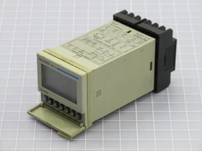 KEYENCE CROP RC-12 3102423 CONTADOR ELECTRÓNICO PREESTABLECIDO T218046 Foto 1 de 4