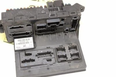 E500      2003 Fuse Box Engine 1201384 - Image 1 of 4