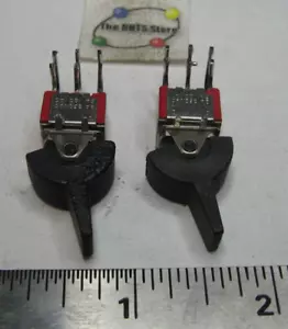 Interruptor de palanca mango de plástico DPDT ángulo recto montaje de PCB C&K 7201 - usado cantidad 2 - Imagen 1 de 4