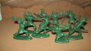 Lot of eight original  Barzso Robin Hood playset " Outlaws of Sherwood "in green