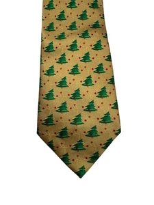 Corbata de seda con patrón de árbol de Navidad Holiday Traditions dorada y verde por Hallmark Liojos - Imagen 1 de 8