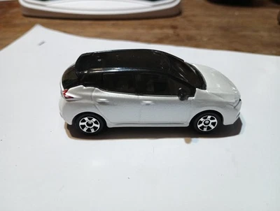 Bonito Matchbox MB1079 '18 2018 Nissan Leaf Crossover Wagon blanco envío gratuito Foto 1 de 4