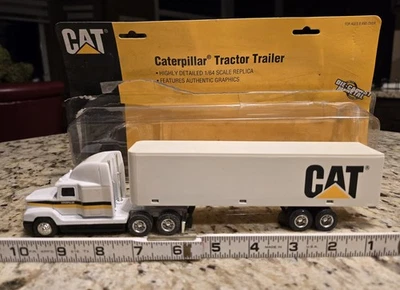 1/64 Caterpillar CAT Tractor Trailer Freightliner 120 ERTL 1996 Opened Box - Image 1 of 4