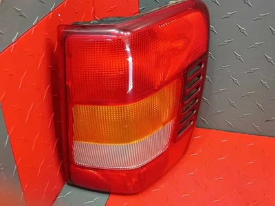 Conjunto de luces traseras para pasajero derecho Jeep Grand Cherokee 99-03 OEM Foto 1 de 4