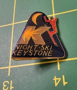 Sci notturno Keystone, Colorado sci sci vintage spilla bavero B17 - Foto 1 di 2