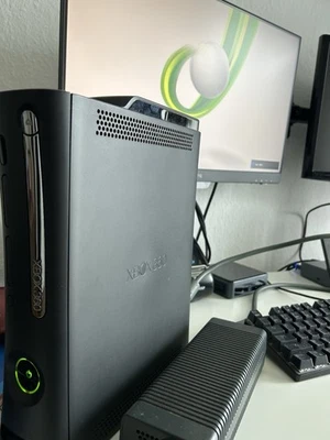 Microsoft Xbox 360 Elite 120 GB Konsole Schwarz - Bild 1 von 4