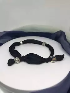 Handmade Adjustable Black Silk Fabric Bracelet (8 inches) - Picture 1 of 6