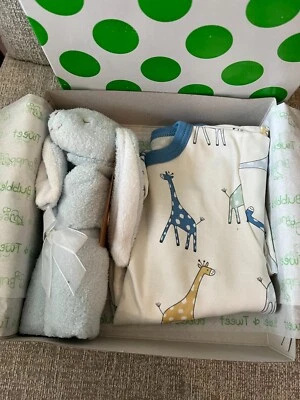 KISSY LOVE Baby Giraffe Playsuit & ANGEL DEAR Blue Bunny Lovey NEW in Gift Box - Image 1 of 4