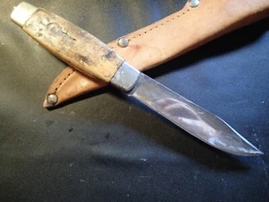 SHARP VINTAGE KNIFE FROSTS with WOOD HANDLE & LEATHER SHEATH SWEDEN SWEDISH - Picture 1 of 10