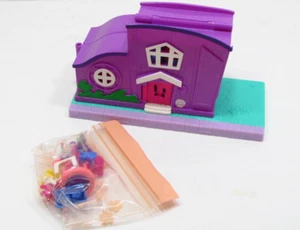 Polly Pocket Pollyville Purple Pocket Fold Out House Playset Toy - Imagen 1 de 6