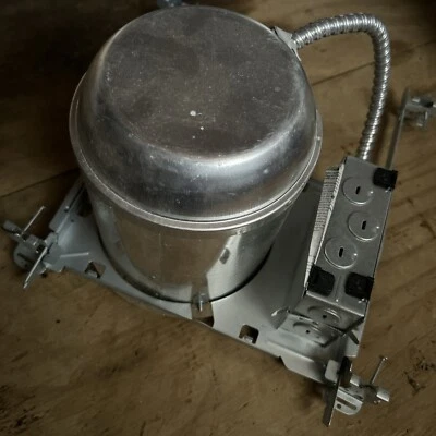 Halo H750ICAT 120V Aluminio Nueva Construcción LED Iluminación Empotrada Carcasa 6 pulgadas Foto 1 de 4